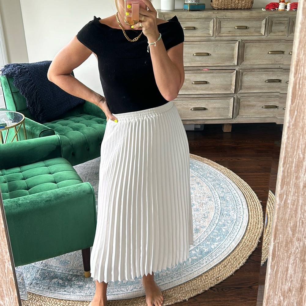 Pleated white skirt with off shoulder black top. Selling as an outfit